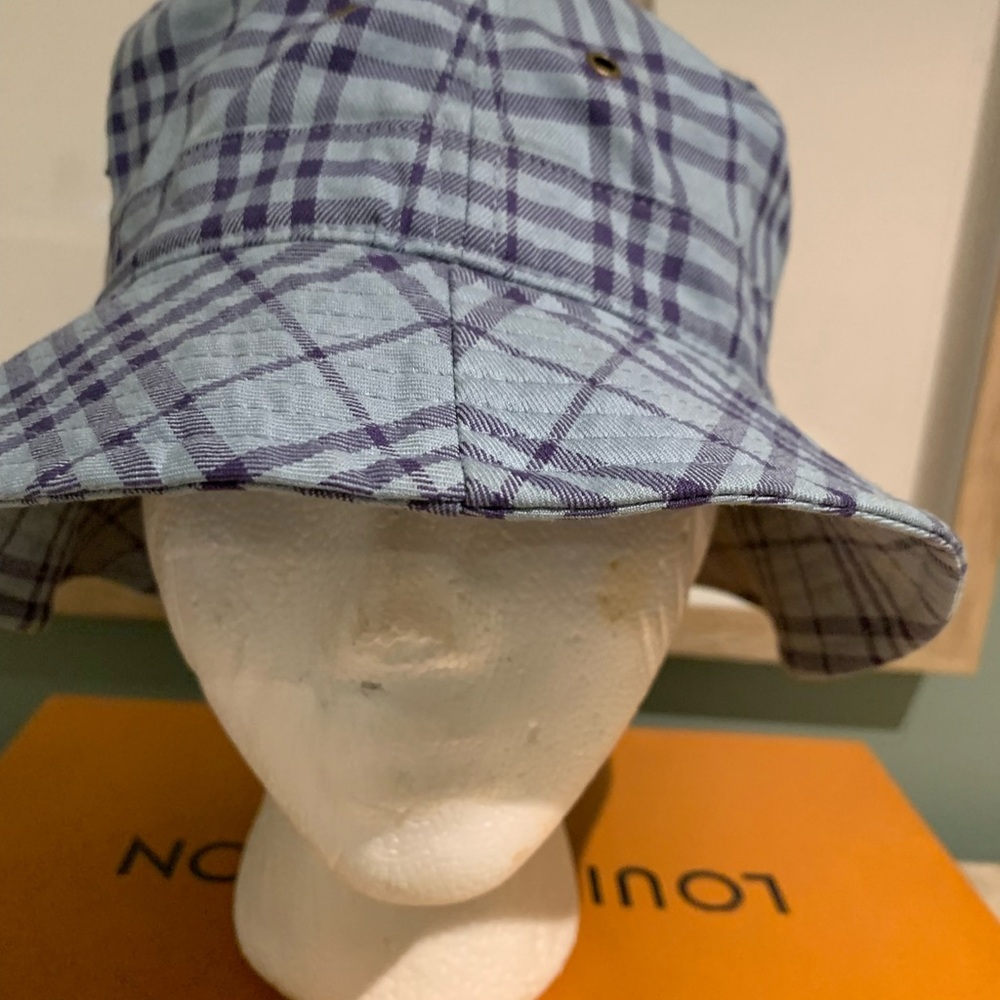 Burberry bucket hat
